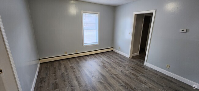 Building Photo - 8 Bond St Unit 10A Rental