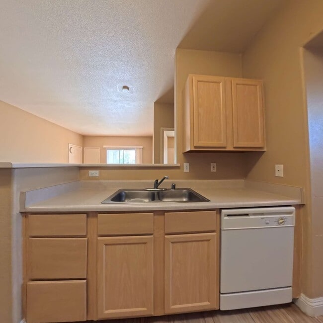 Lovely 2 Bed, 2 Bath Condo at South Gate!