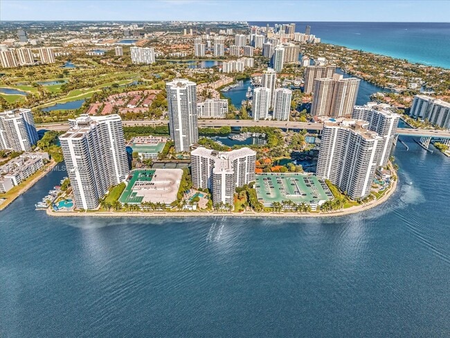 Building Photo - 3530 Mystic Pointe Dr Unit 1004