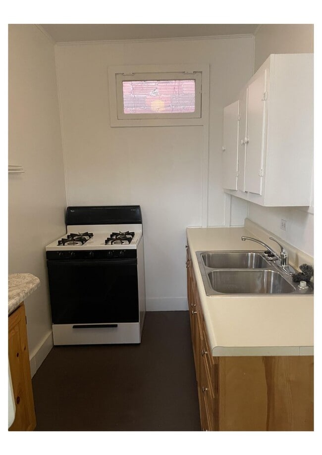 Photo - 9571 - 108/110 East Main St (MCPHEARSON BUILDING) Unit 108