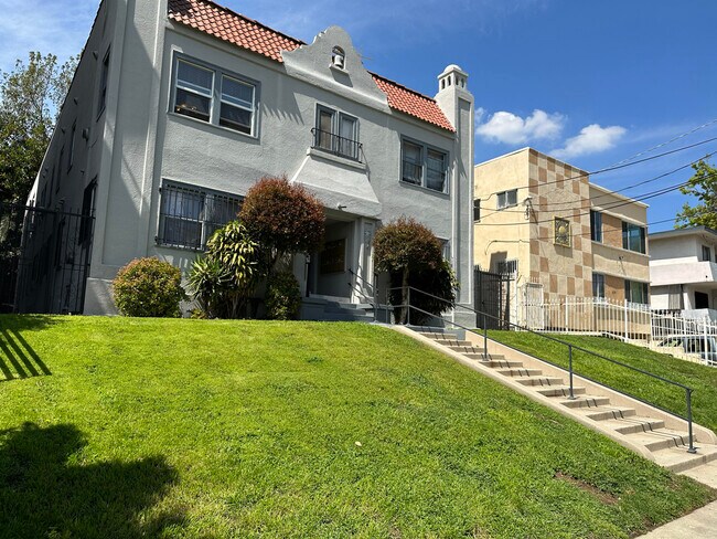 1423 N Martel Ave - 1423 N Martel Ave Unit 2