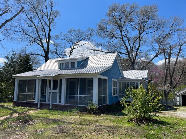 1511 N Main St