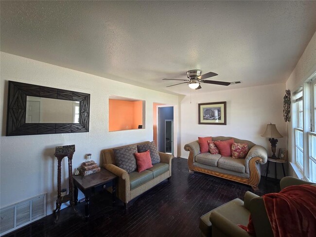 Photo - 3425 Willow Creek Dr