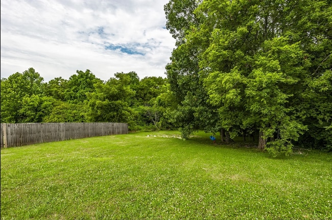 Photo - 3 Bed w/Bonus, Large Yard in Sought After Franklin Location!