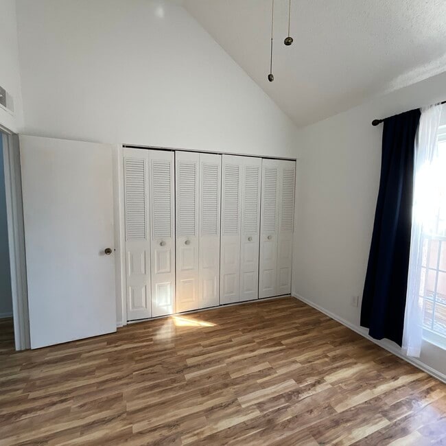 Master bedroom - 3525 Rebecca Ln Unit E