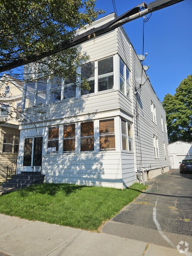 Building Photo - 17 Bertha St Unit Upstairs Rental