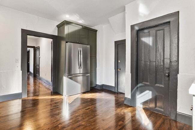 Photo - 10 Carlton St Unit 1