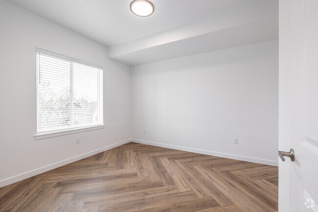 1BR, 1BA - 626SF - Bedroom