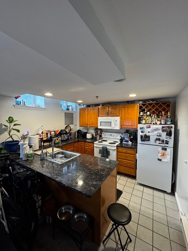 Kitchen from living room - 36 Peterborough St Casa