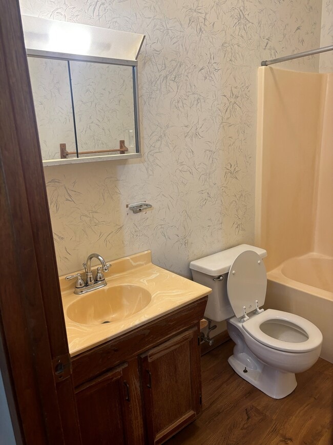 Photo - Hill Crest Court Apartments 3 Unit 6