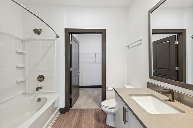 2BR, 2BA - 991SF B1