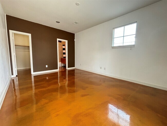 Building Photo - 2402 Morgan St Unit A