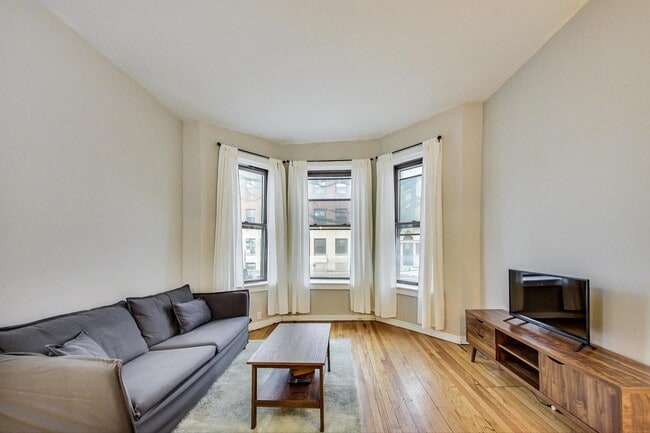 Photo - 3554 N Wilton Ave Unit 1