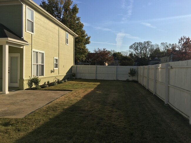 Photo - Updated 3BR/2.5ba in Harbor Town with huge fenced in yard w/ fire pit. One small pet is allowed,...