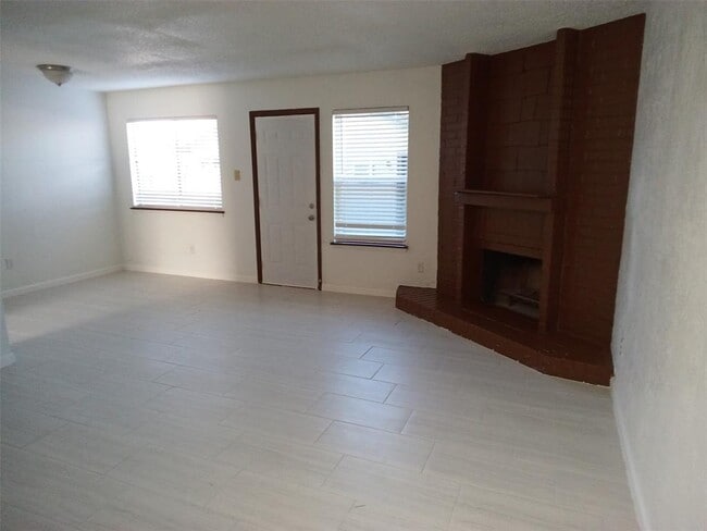 Photo - 1400 W Braker Ln