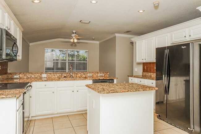 Photo - 304 Fareham Dr