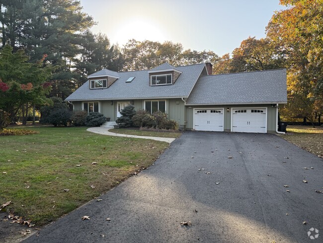 Building Photo - 26 Gilbert Stuart Dr Rental