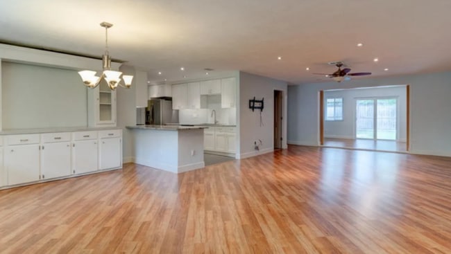 Photo - 1462 Roosevelt Blvd