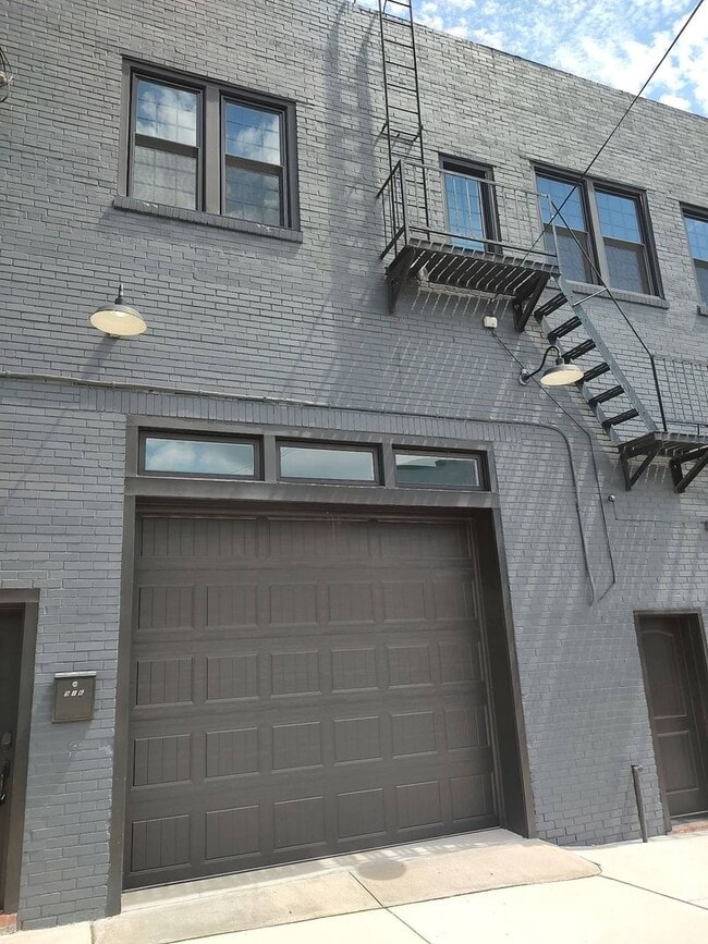 Building Photo - Charming Industrial 4 Bedroom/4 Bathroom Apartment in Pigtown, MD!