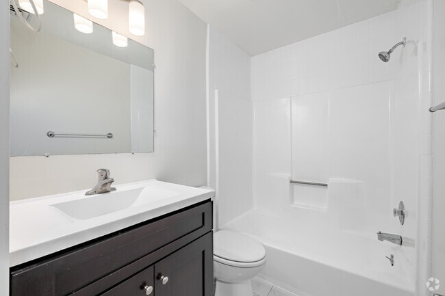 2BR, 2BA - 1,138SF - Primary Bathroom