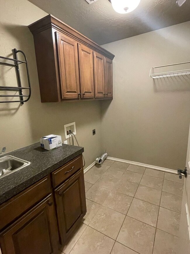 Photo - Comfortable 3/2 in Desired Neighborhood