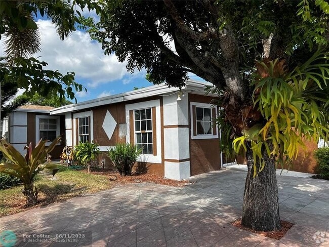 Building Photo - 101 NW 13th Ave Rental