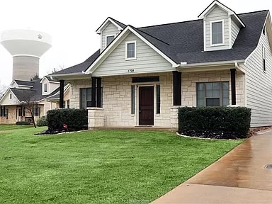 Front elevation - 1708 Boardwalk Ct