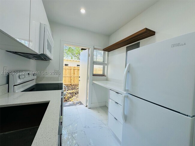 Photo - 407 SE 14th Ct Unit 1