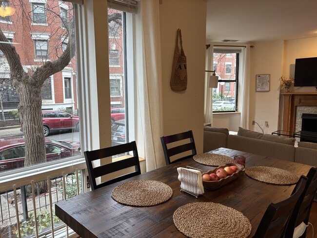 Building Photo - 87 Gainsborough St Unit 103