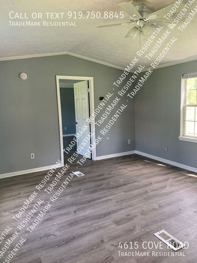 Photo - 4615 Cove Rd