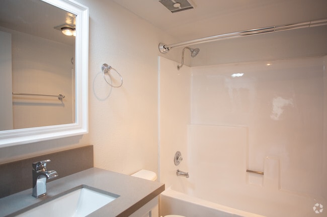 2BR, 2BA-950 SF