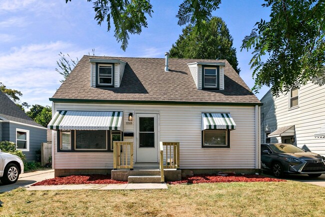 4 Bedroom Single Family - 4 Bedroom Single Family House