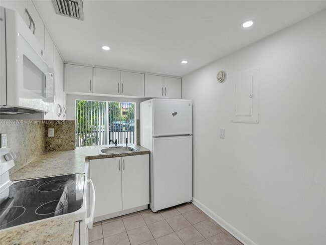 Photo - 9401 SW 4th St Unidad 114