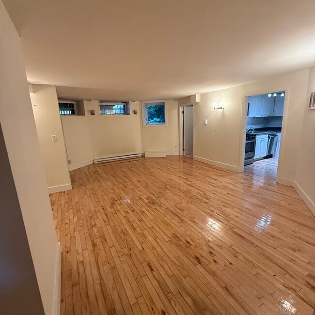 Building Photo - 65 Pine St Unit B