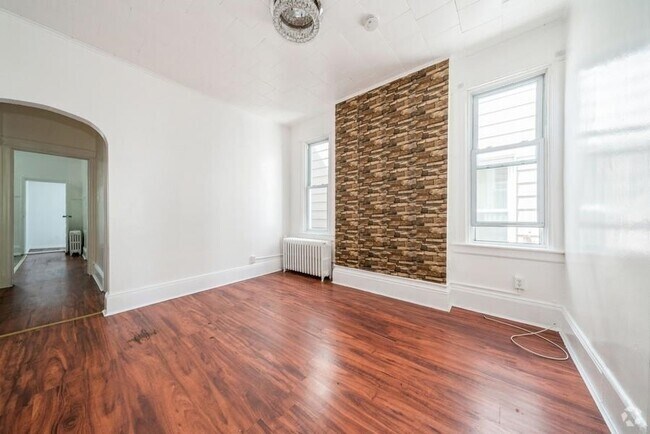 Building Photo - 813 18th St Rental
