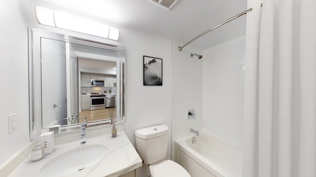 Photo - 525 Richmond Street