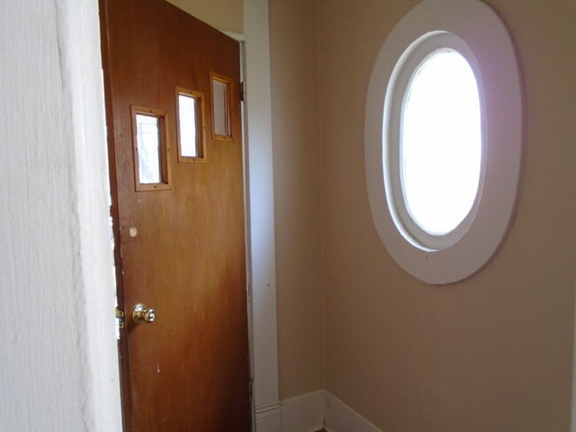 Building Photo - 2324 S 19th St Rental