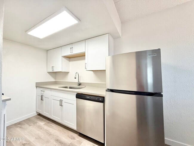 Photo - 44 E Roanoke Ave Unidad 5