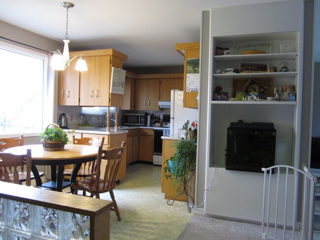 Photo - 3 Bedroom Main Floor Bungalow in Oshawa