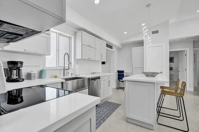 Photo - 1100 NE 17th Way