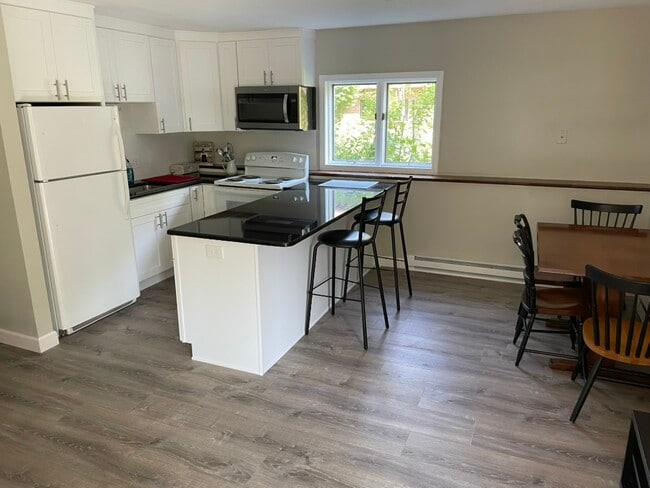 Building Photo - 62A Summer St Unit 62A