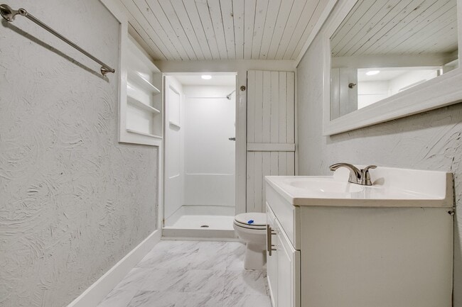 Building Photo - 3901 McKinney Dr