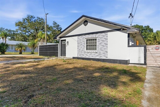 Photo - 502 Tweed Ave