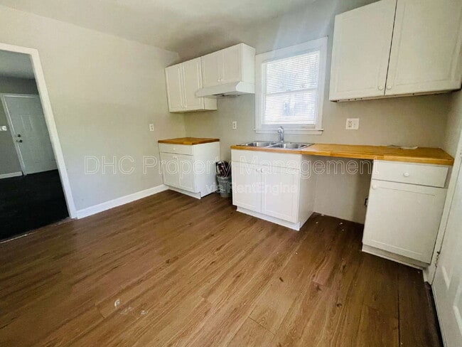 Photo - 3210 Delowe Dr