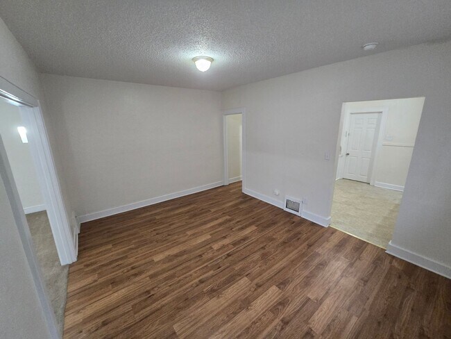 Photo - 3302-3304 Parkwood Unit 3304 Parkwood