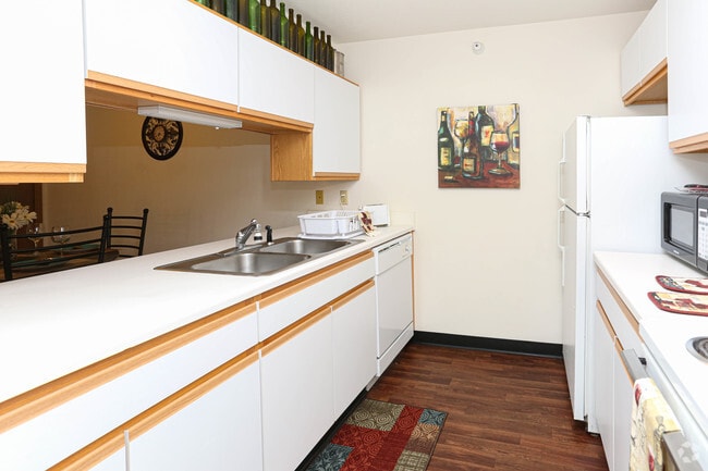 1BR, 1BA - 700 SF - Kitchen