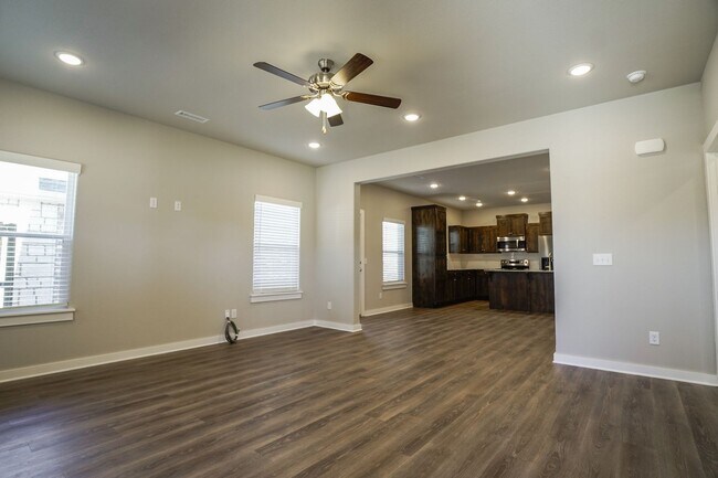 Photo - 4 Bedroom 3.5 bath home in Fayetteville!