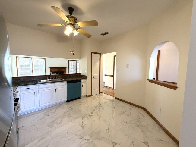 Photo - 1409 Sampson Ln