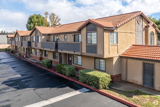 Banbury Apartments - Banbury Apartments