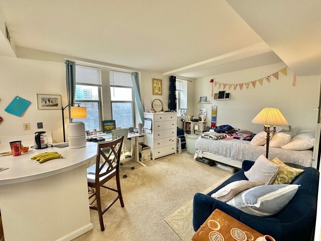 Photo - Château Living in this Dupont Circle Delightful Studio- Blocks from the Metro! Unit 503